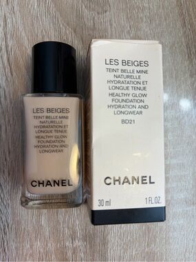 CHANEL Les Beiges Healthy Glow Foundation BD21 - Nude